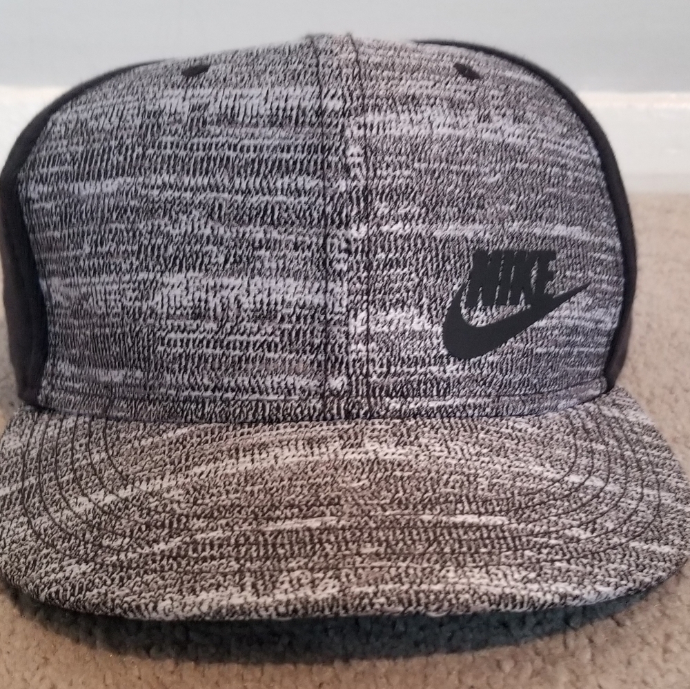 NIKE SNAPBACK HAT